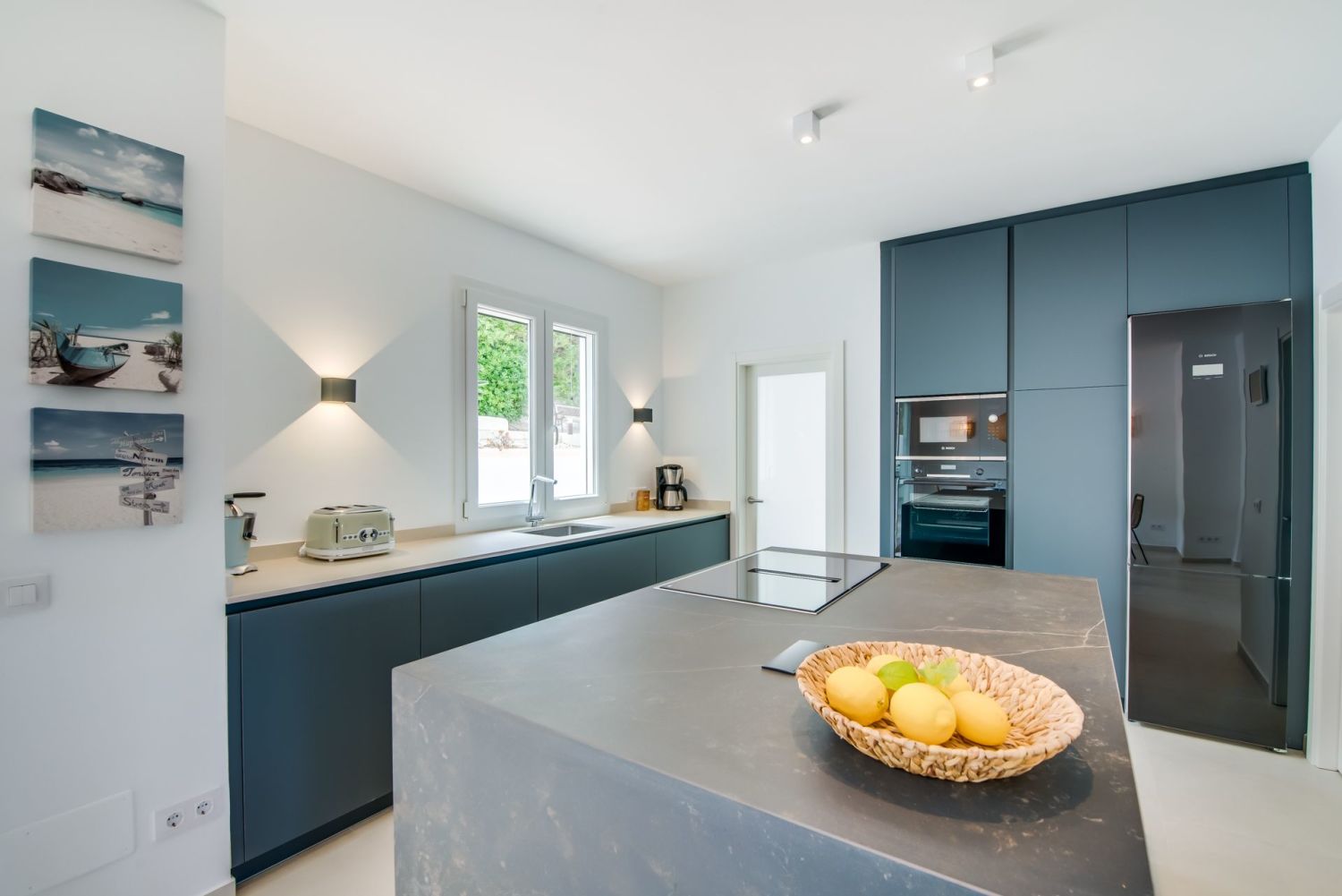 Villa_Marbella_Erdgeschoss_Küche 5.jpg