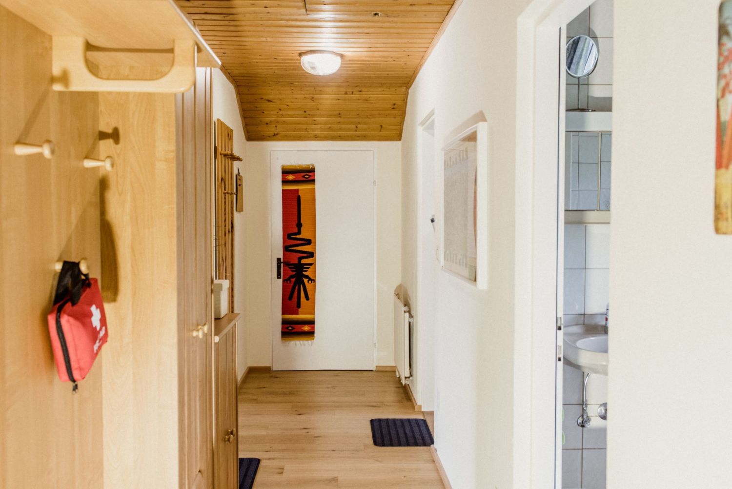 Ferienhaus Mountain View Spital am Pyhrn Gang von Ferienappartement 2.jpg