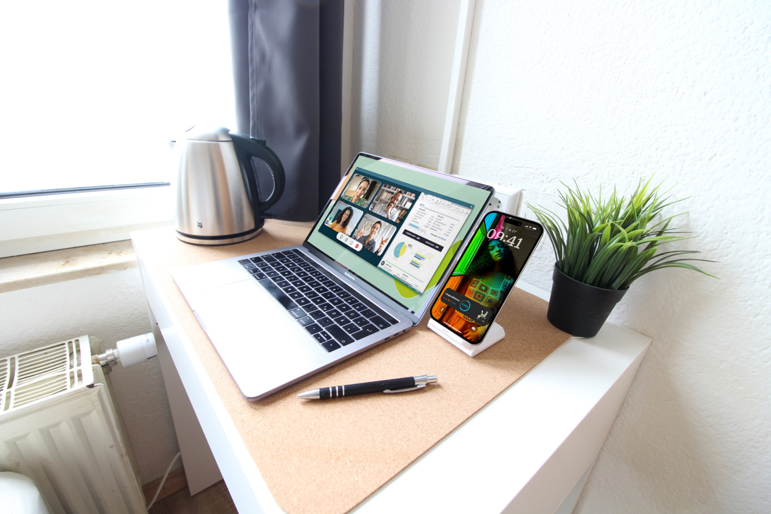 2022-12-09 - 301 - BR1 - working desk n qi charger_b.jpg