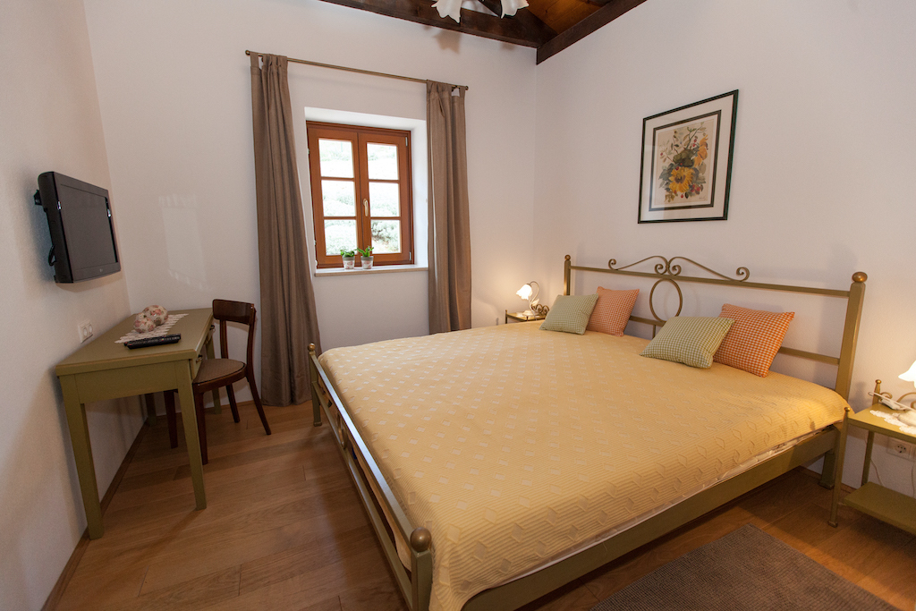 039-V.VALLIS Bedroom I.jpg