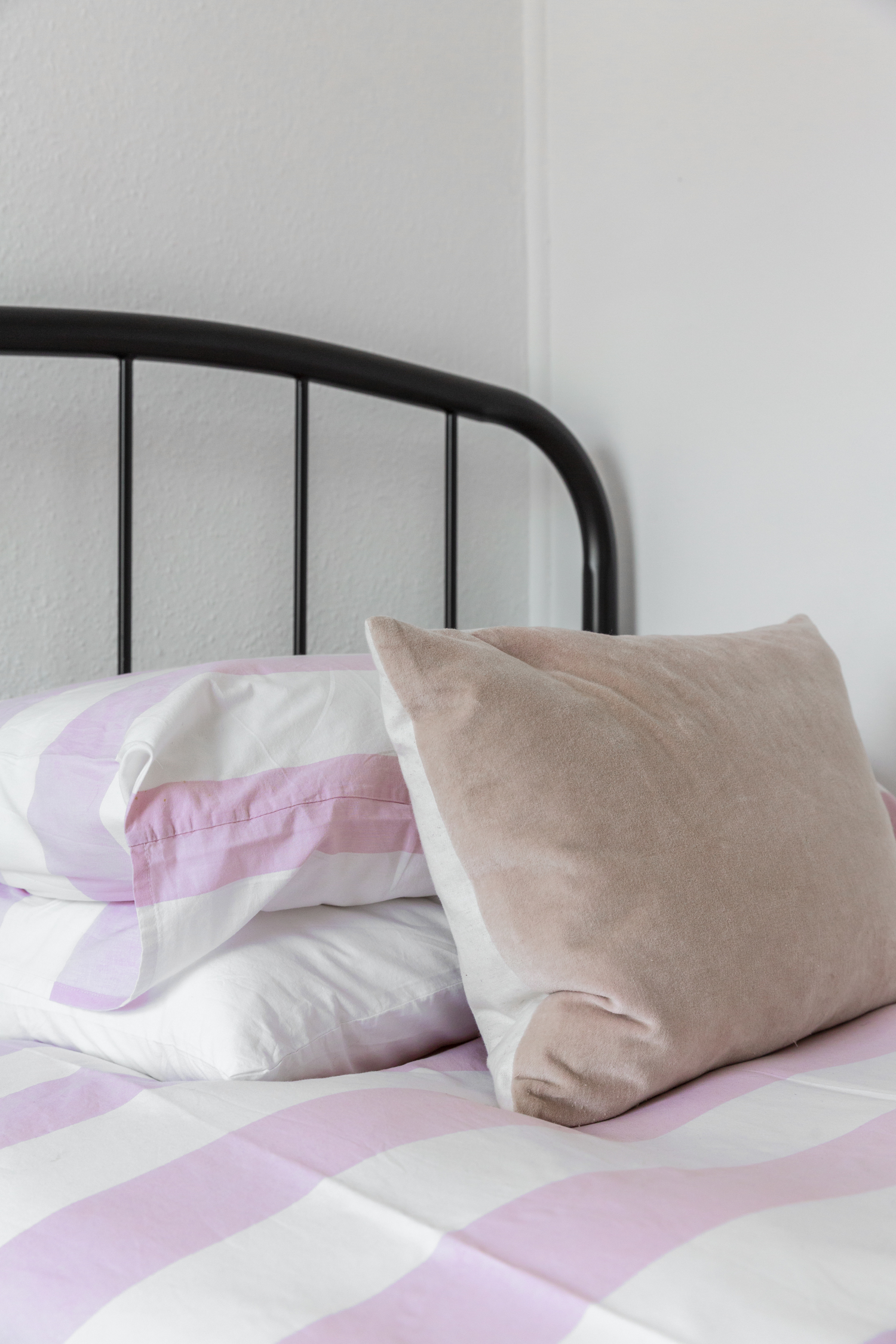 Back bed pillows.jpg