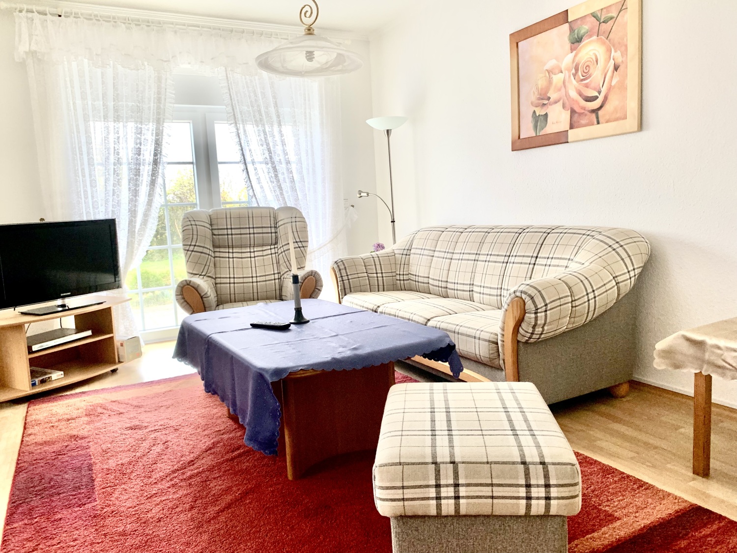 Haus Aquamarin-Urlaub-Buesum-Ferienwohnung-Strand-Nordsee-Rubin-Wohnzimmerbereichreich.jpeg