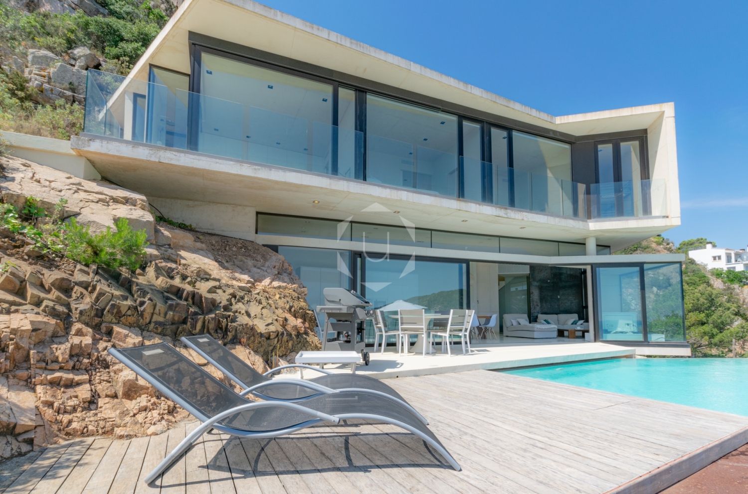 Exterior Cleaning of windows, Limpieza Ventanas exterior, Begur, Costa brava.jpg