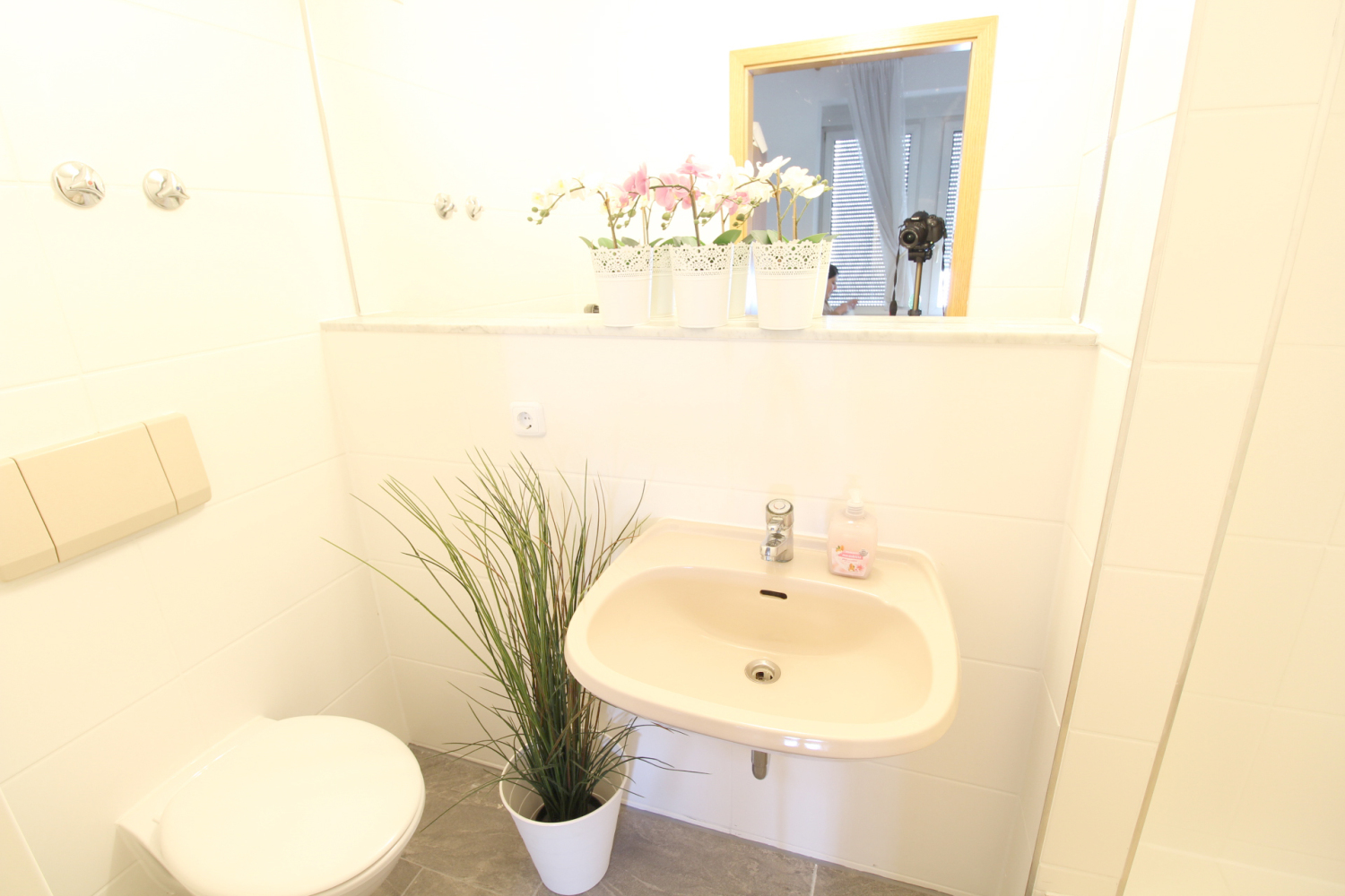 2022-04-13 - bathroom-a_b.jpg