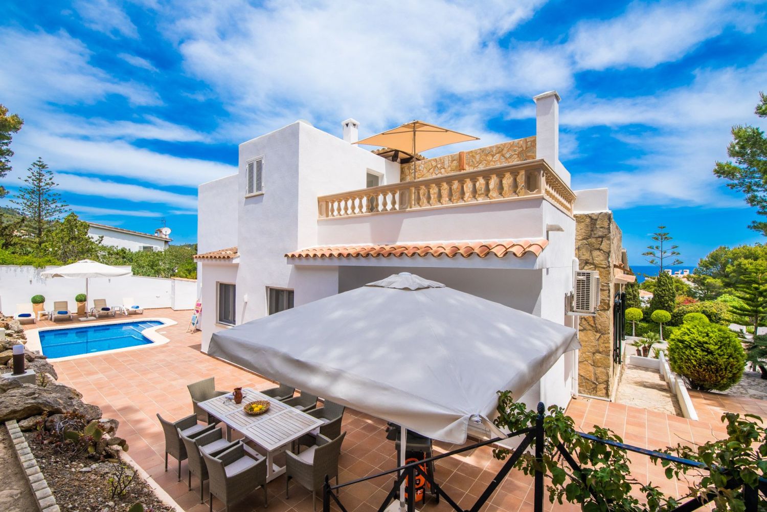 Villa_Marbella_Aussenbereich von oben.jpg