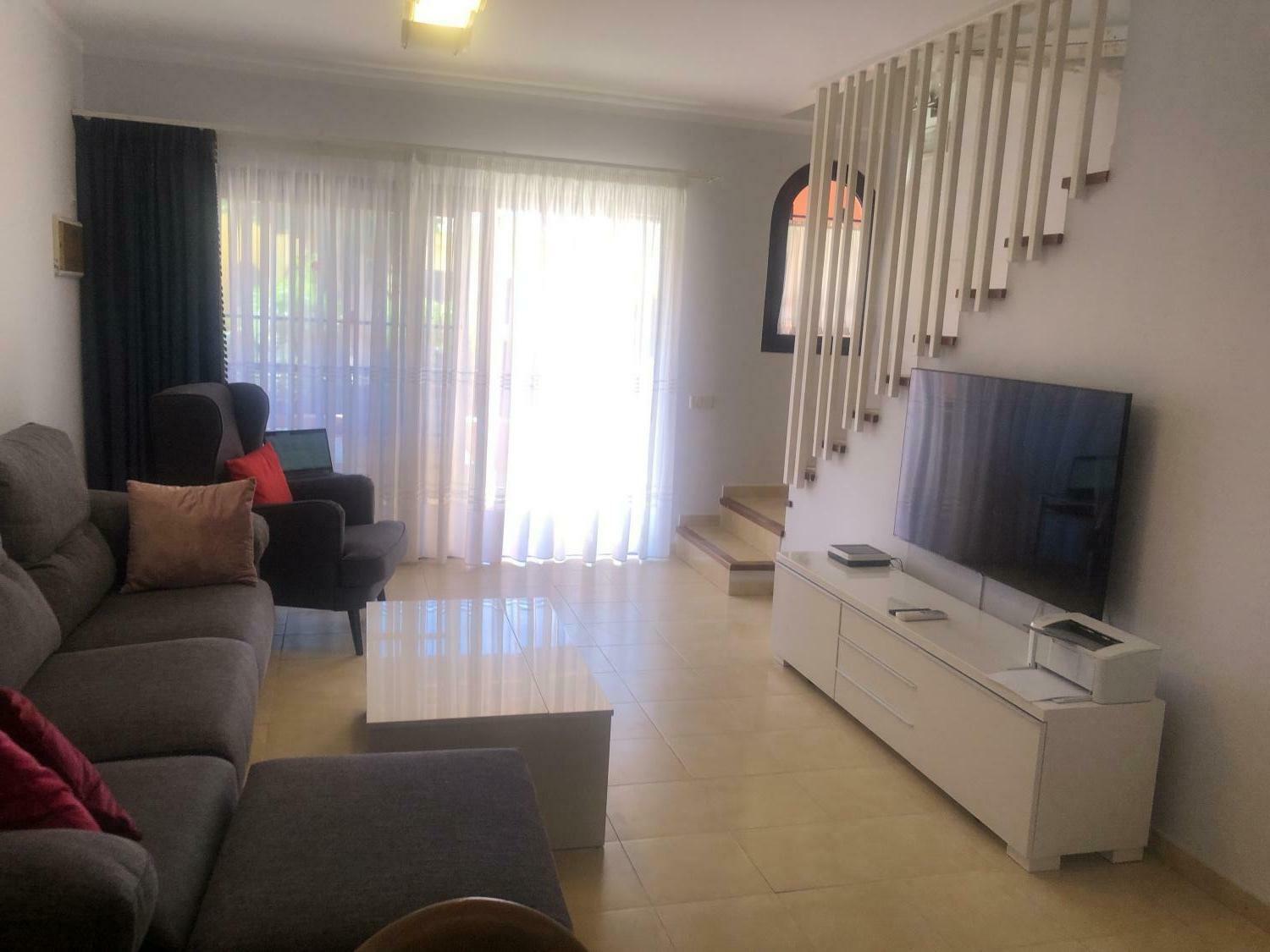 164 Wohnzimmer_Sofa_TV.jpg