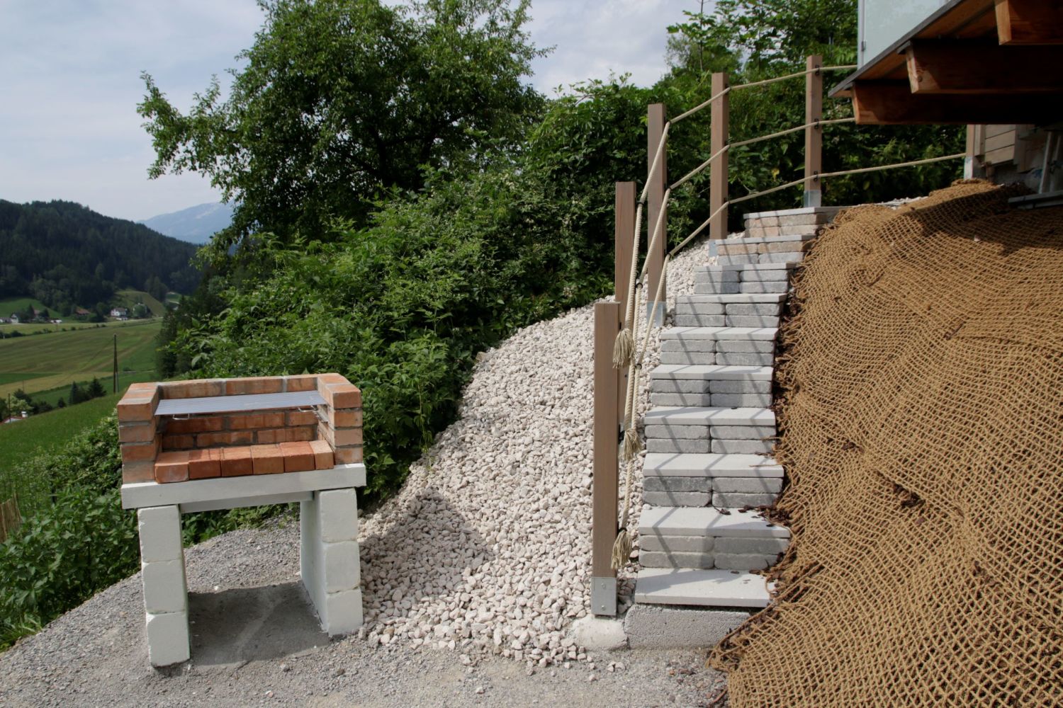 Grillterrasse Mountain View Wood Ferienapartments in Spital am Pyhrn.JPG