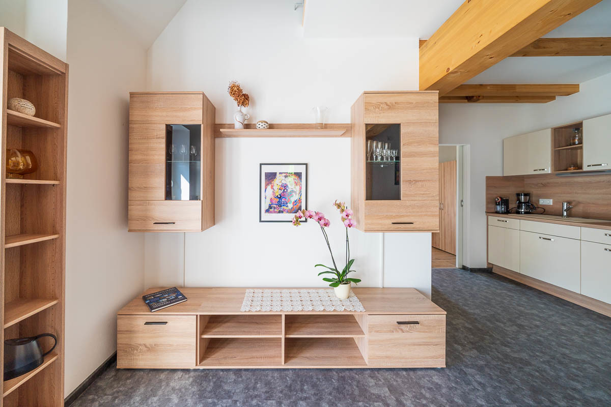 (1) Wohnzimmer, Wohnwand.jpg