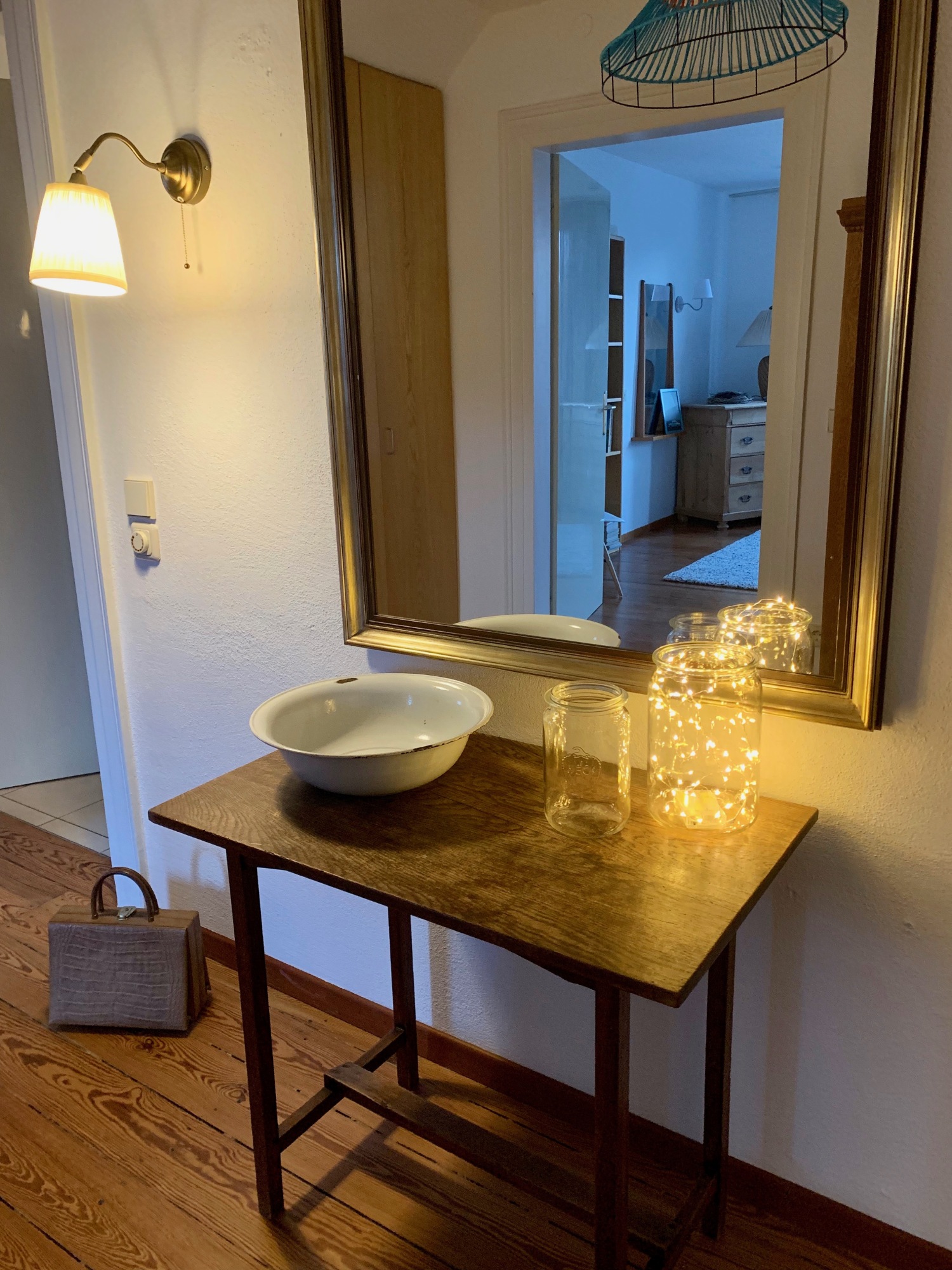 outlet-metzingen-outletcity-ferienwohnung-villa-apartment-uebernachten-kurzzeitmiete-stadtvilla-privat-appartment-historical-DG-Flur-2.jpeg
