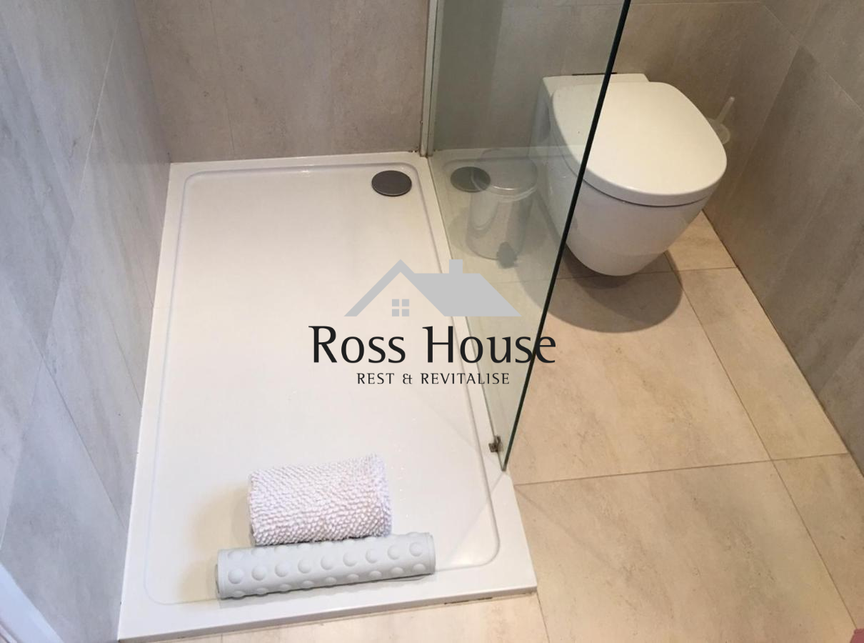 Acorns - En Suite with Ross House Logo - 15-01-24.png