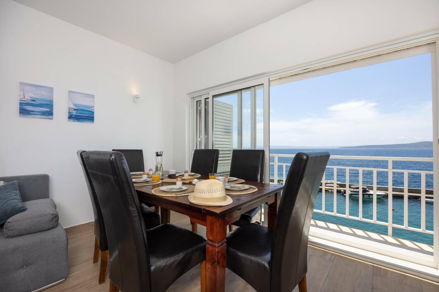 6_a42_dining_table2a - tiny800kb.jpg