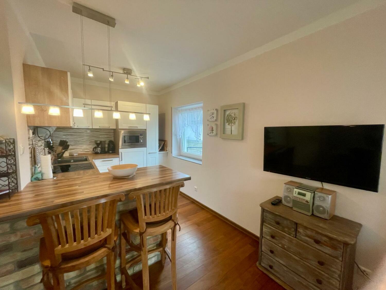 Wohnzimmer  und Küche (3).jpg