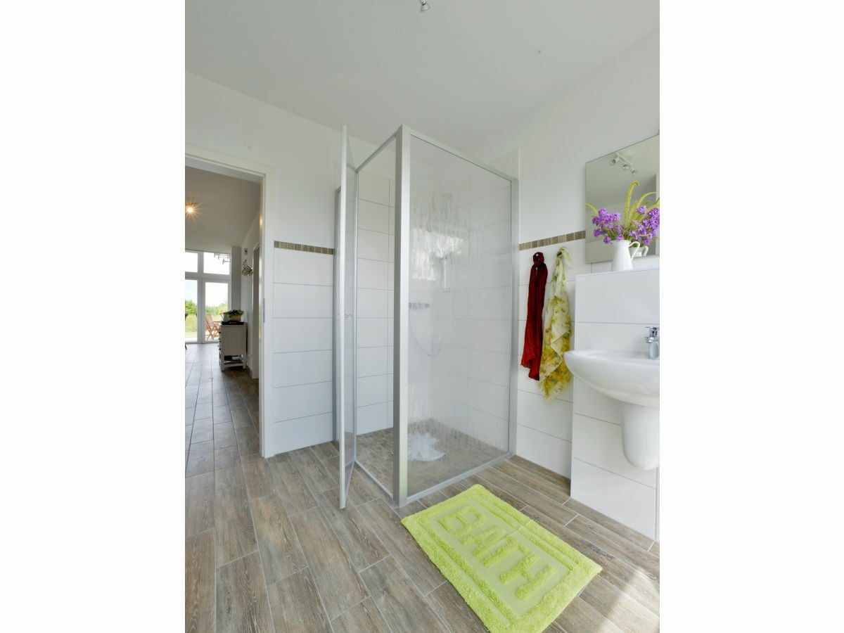 bad-mit-dusche-und-wc (1).jpg