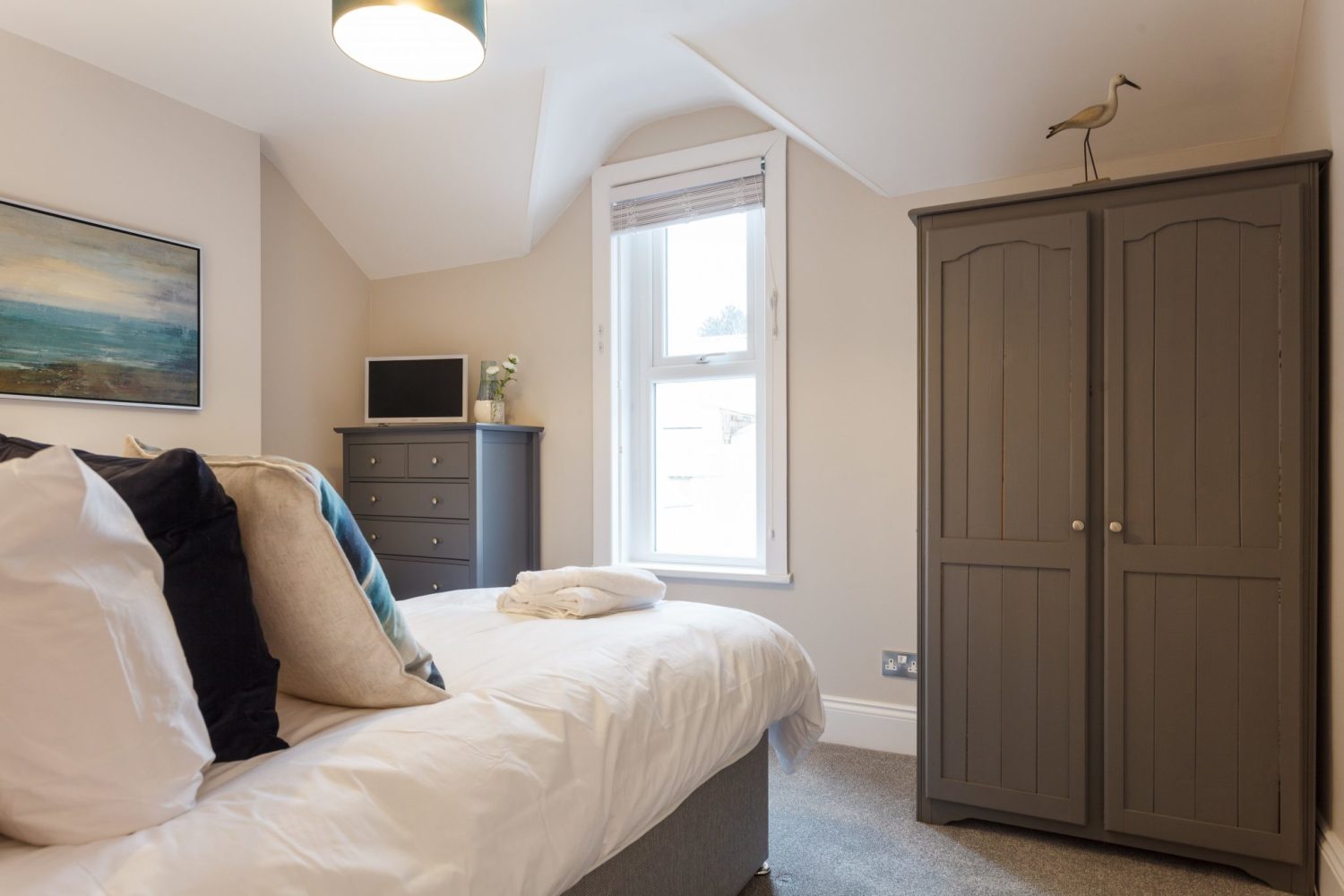 Reef House bedroom with wardrobe.jpg