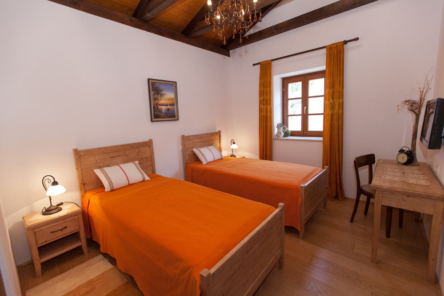 046-V.VALLIS Bedroom II.jpg