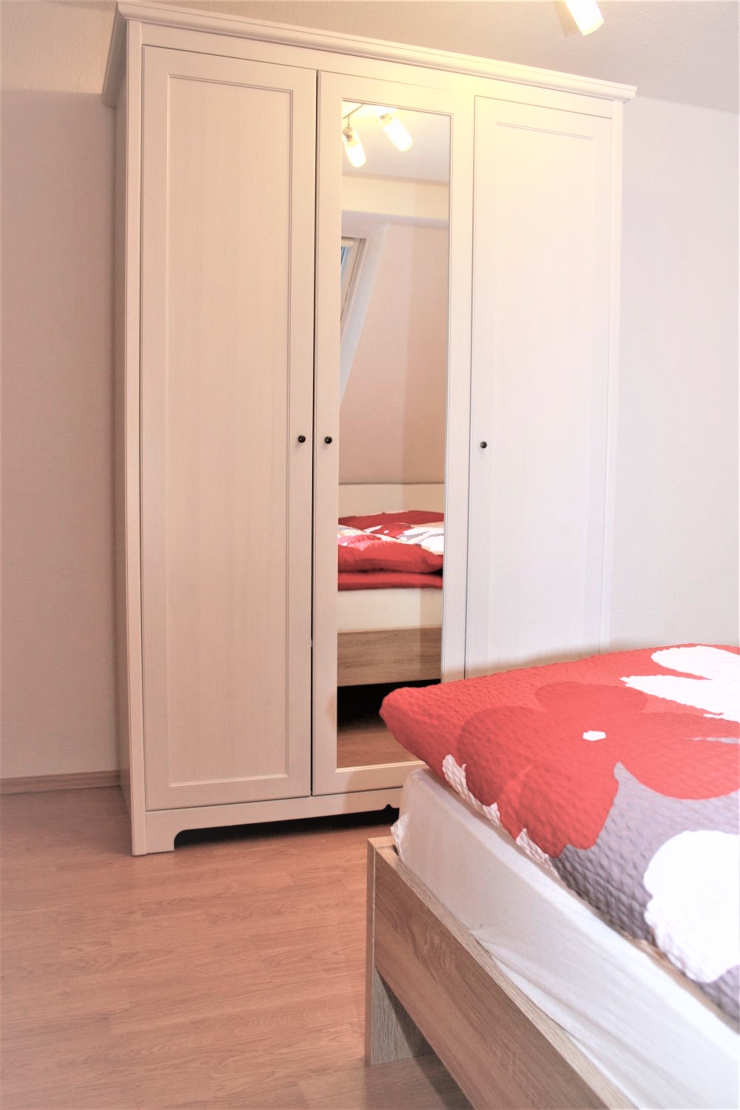 Schlafzimmer 2_Schrank.jpg