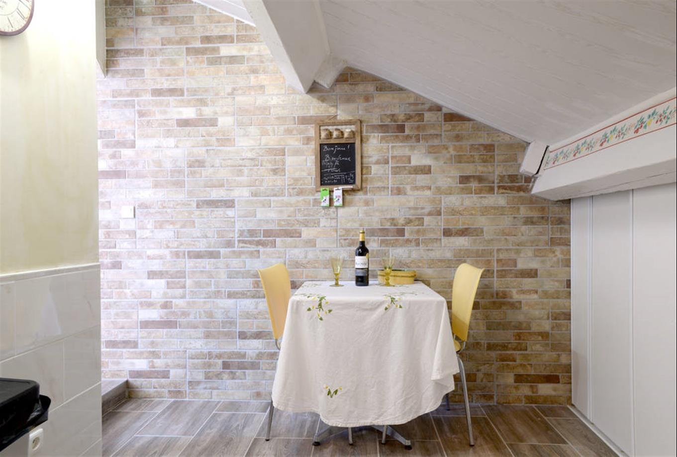 beziersapart beziers studio terrasse cuisine.jpg