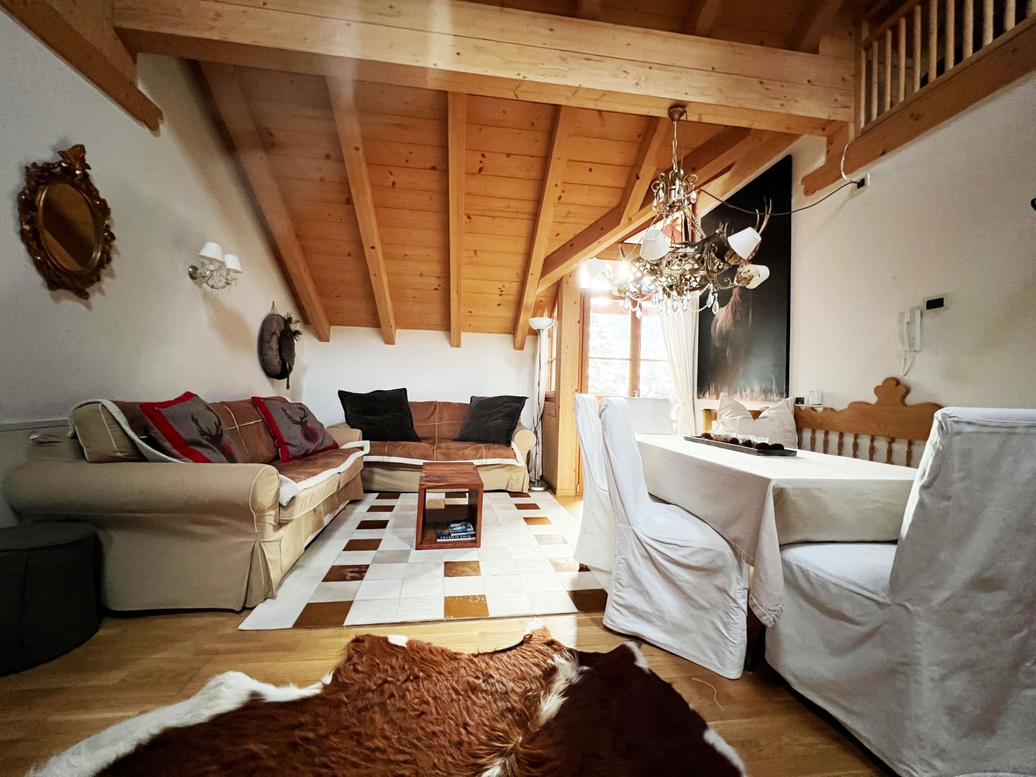 209_dining room-min.jpg