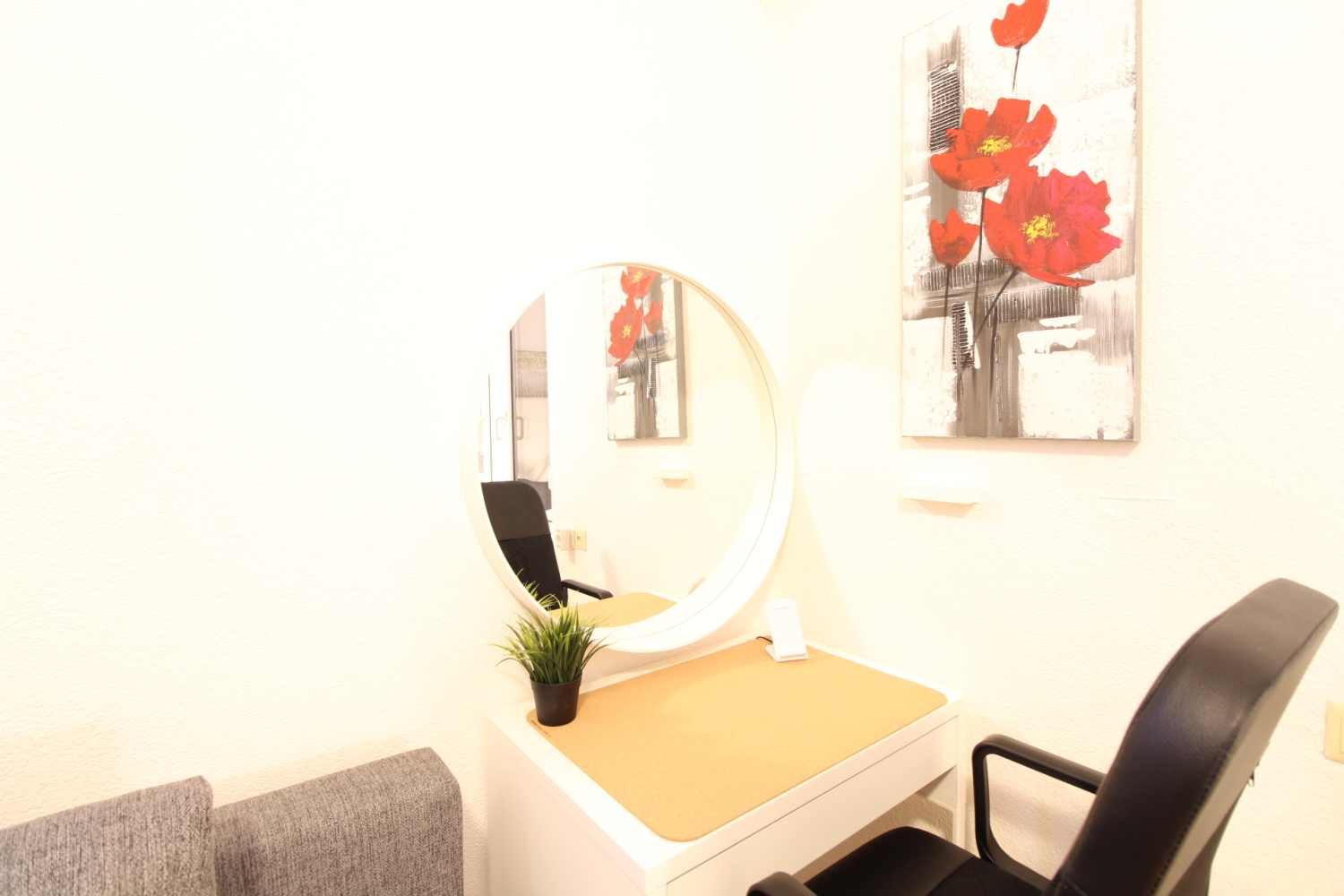 2022-10-26 - 303 - make up table - too bright.jpg