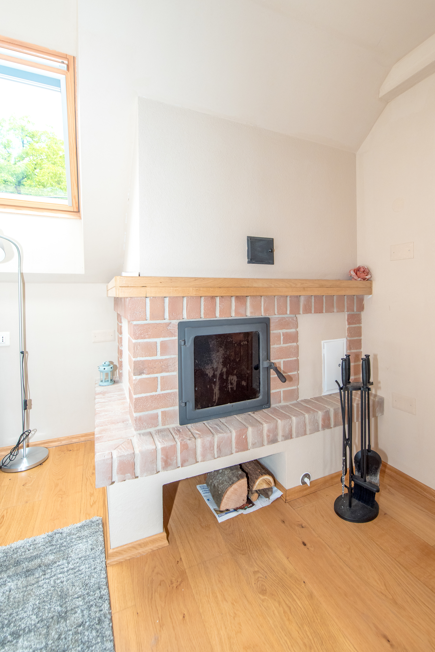 Bedroom1_2nd floor master bedroom_fireplace.jpg