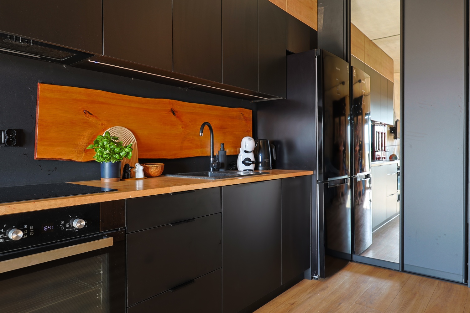 lodówka kuchnia aneks wyposażenie ódź booking airbnb.jpg