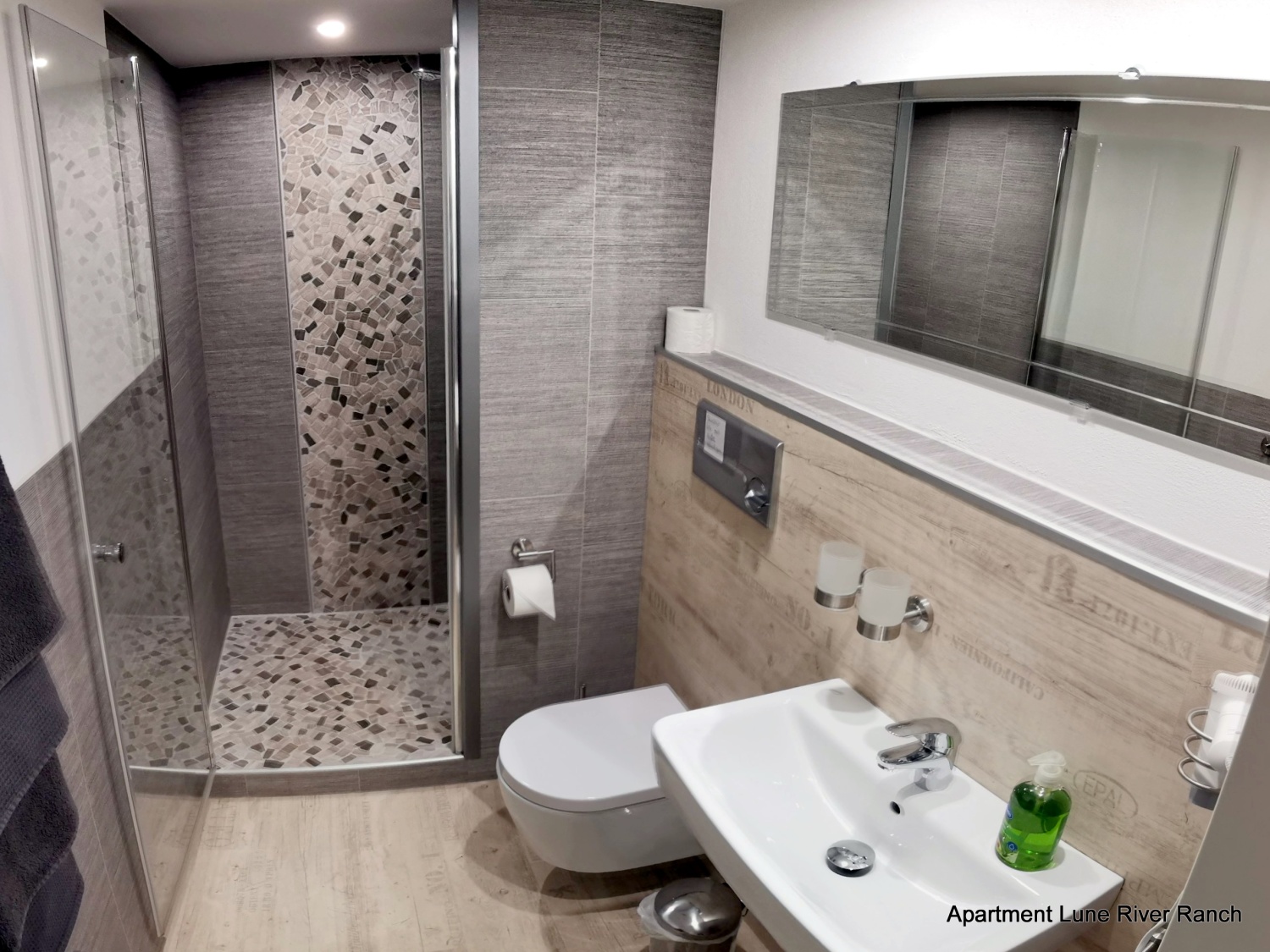 Bad Apartment im Stall.jpg