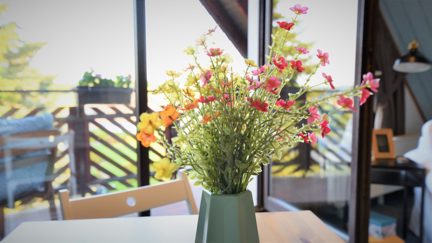 Living Room Flower vase Close up (2).JPG