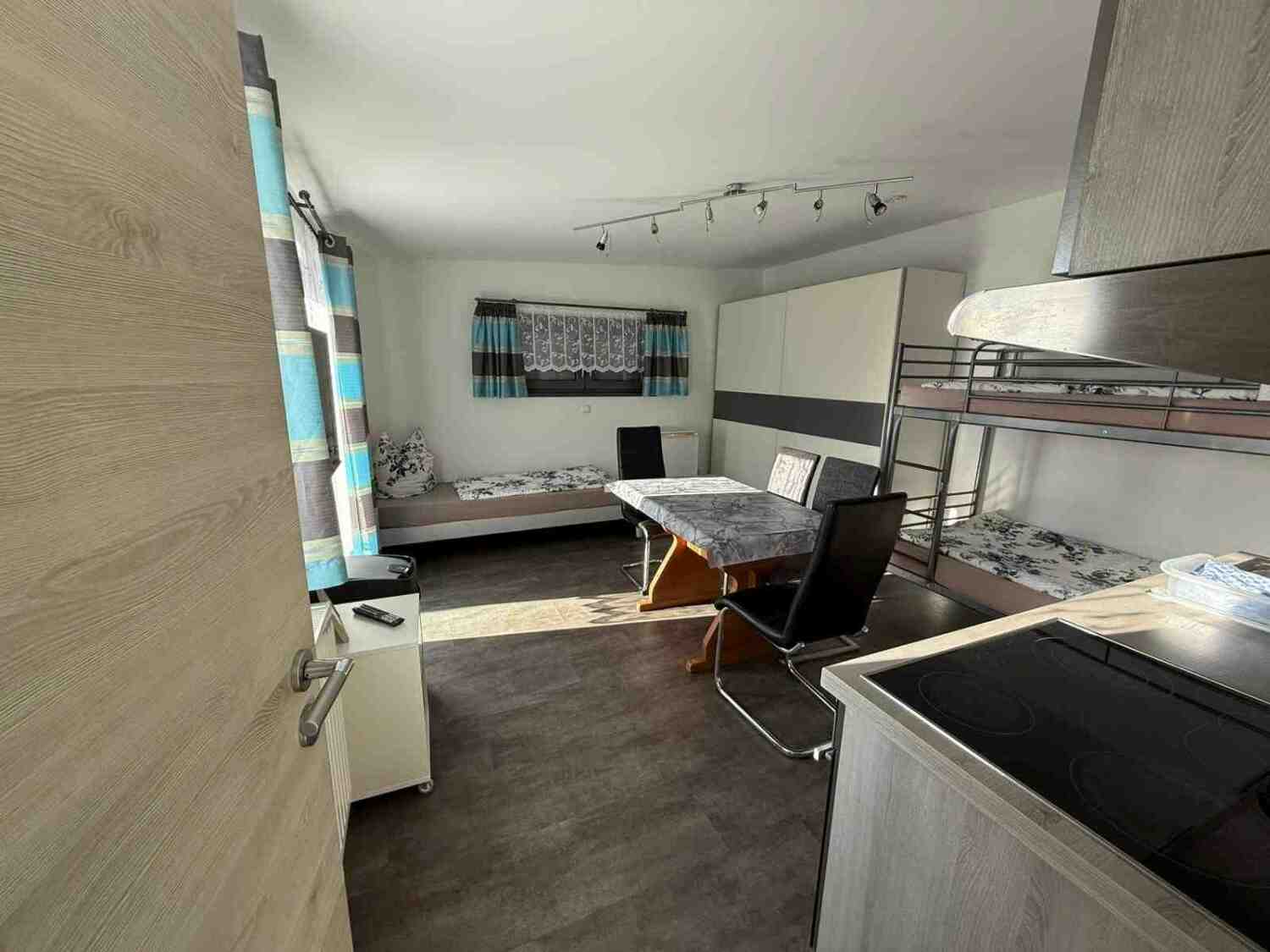 WA325 (Nordgebäude) Zimmer 1 Joh.-Seb.-Bach-Straße 19, 92442 Wackersdorf (4).jpg