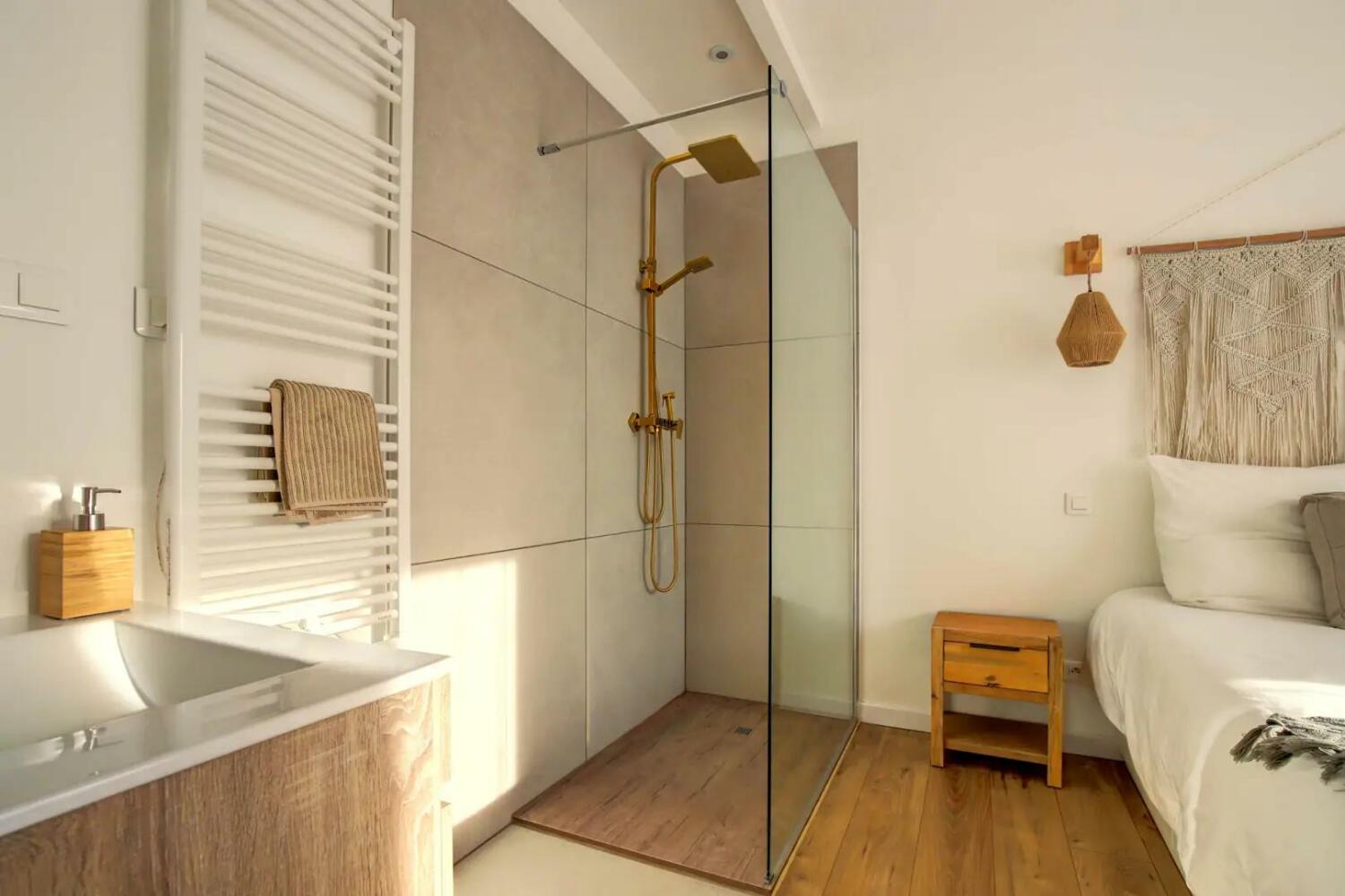 chambre-parentale-douche-location-Toulouse.jpg