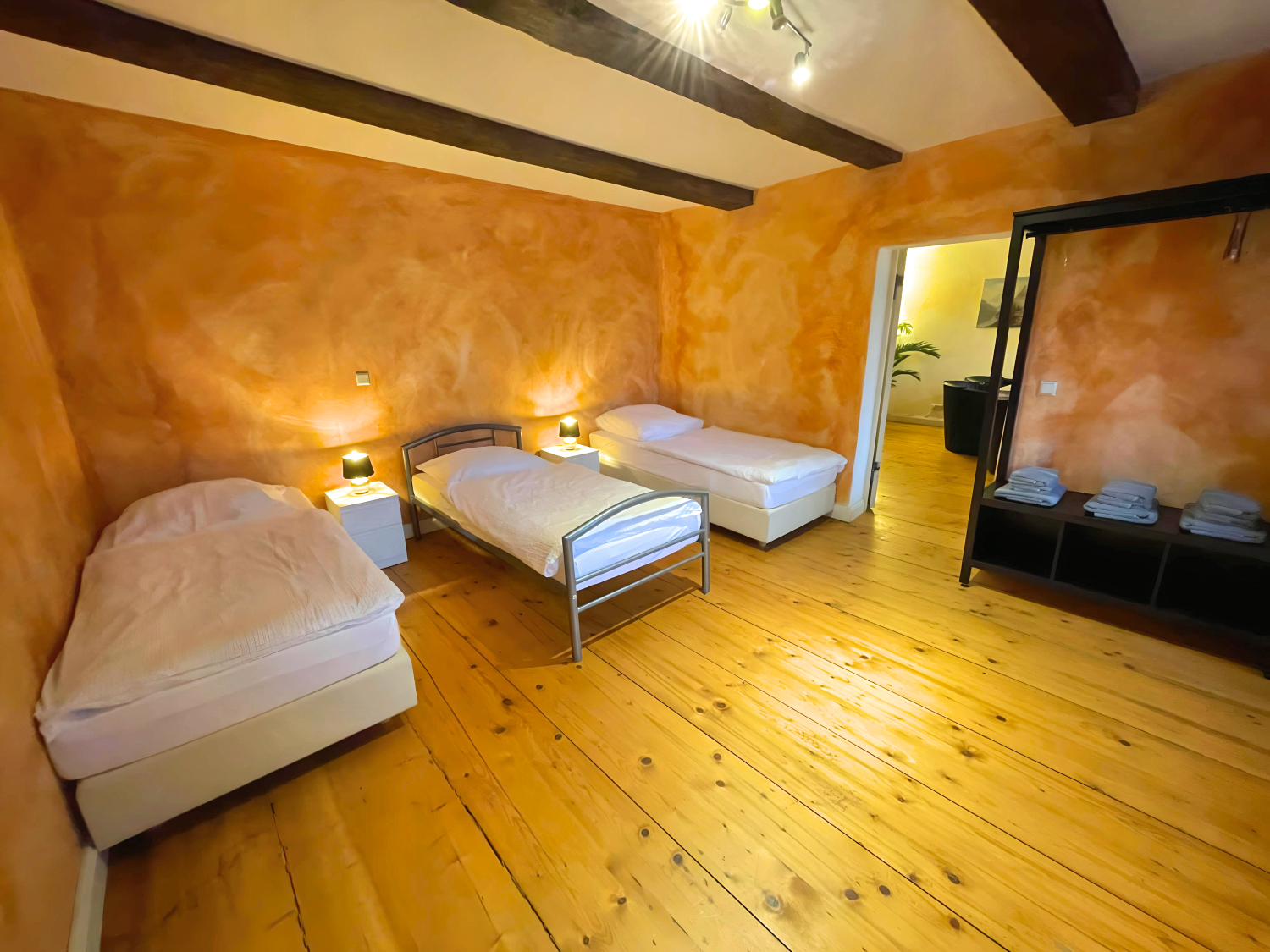 Pension Am Schloss - Apartment 5 - Dreifach-Schlafzimmer 2.jpg