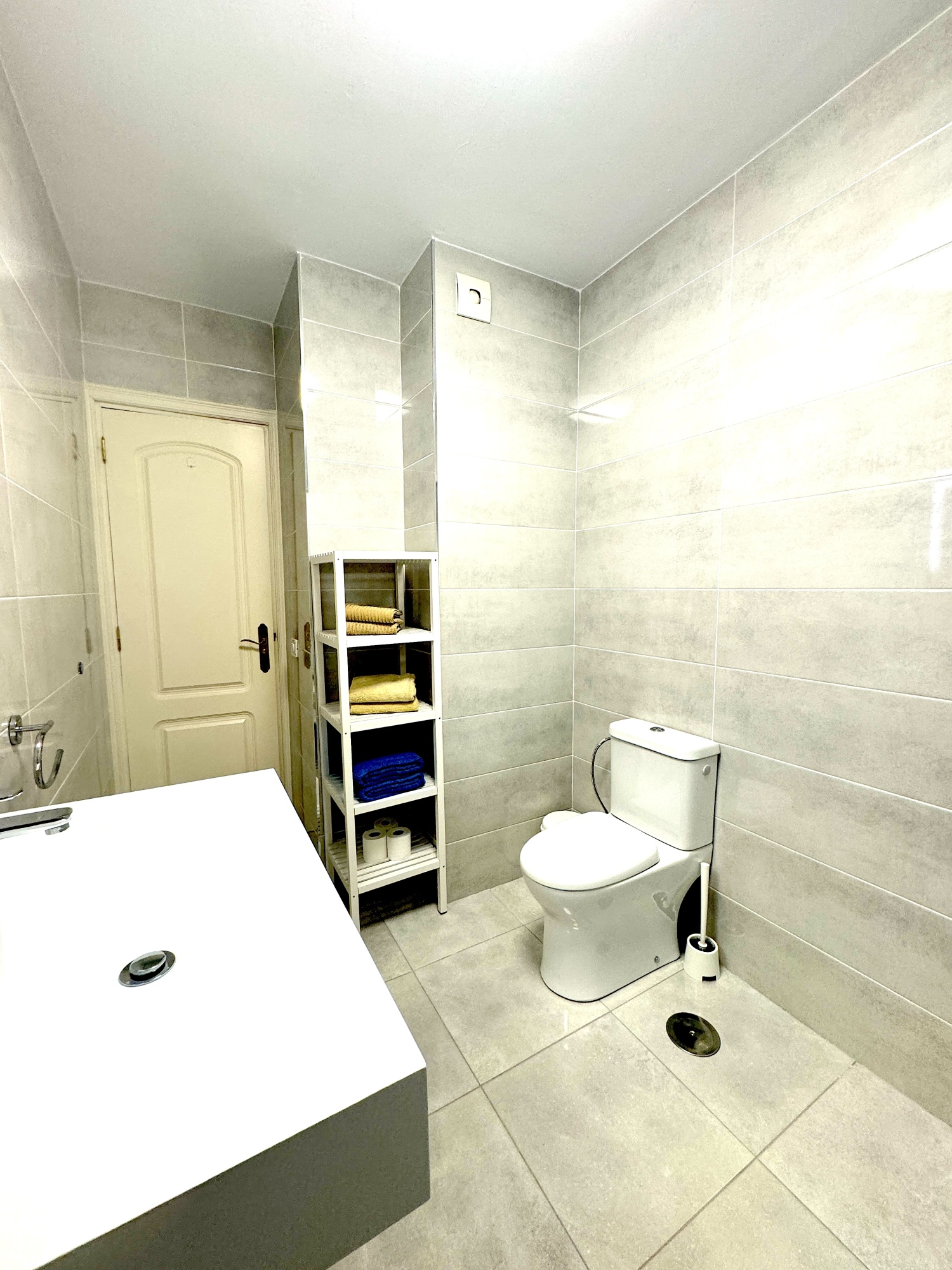 TFS-Apartment Badezimmer.JPG