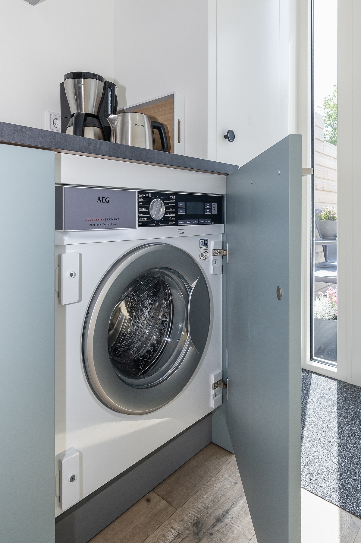 Wasmachine detail keuken Vakantiehuis 2bijZee.JPG