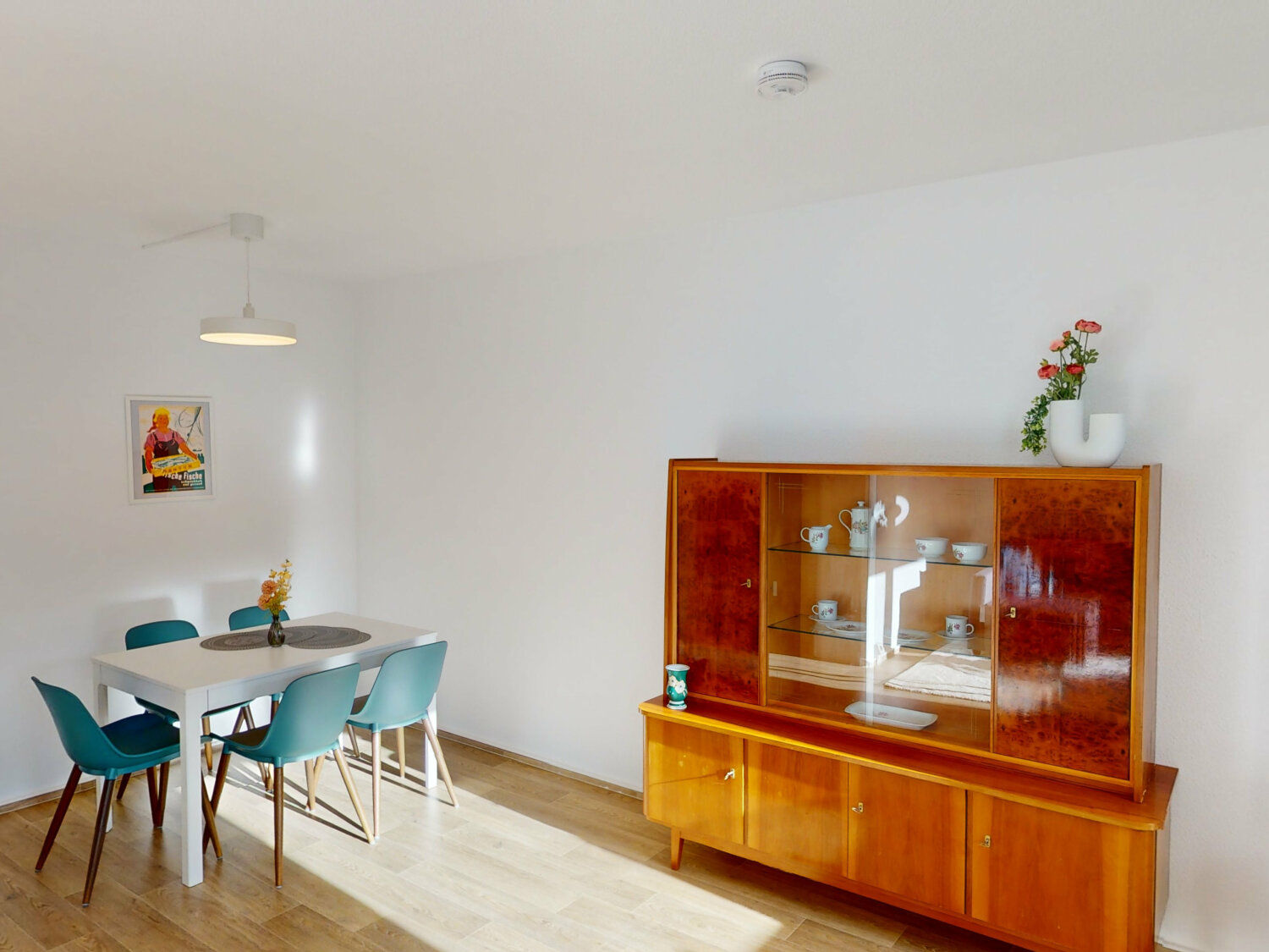 Johannes-Dick-Str. 41 Anrichte.jpg