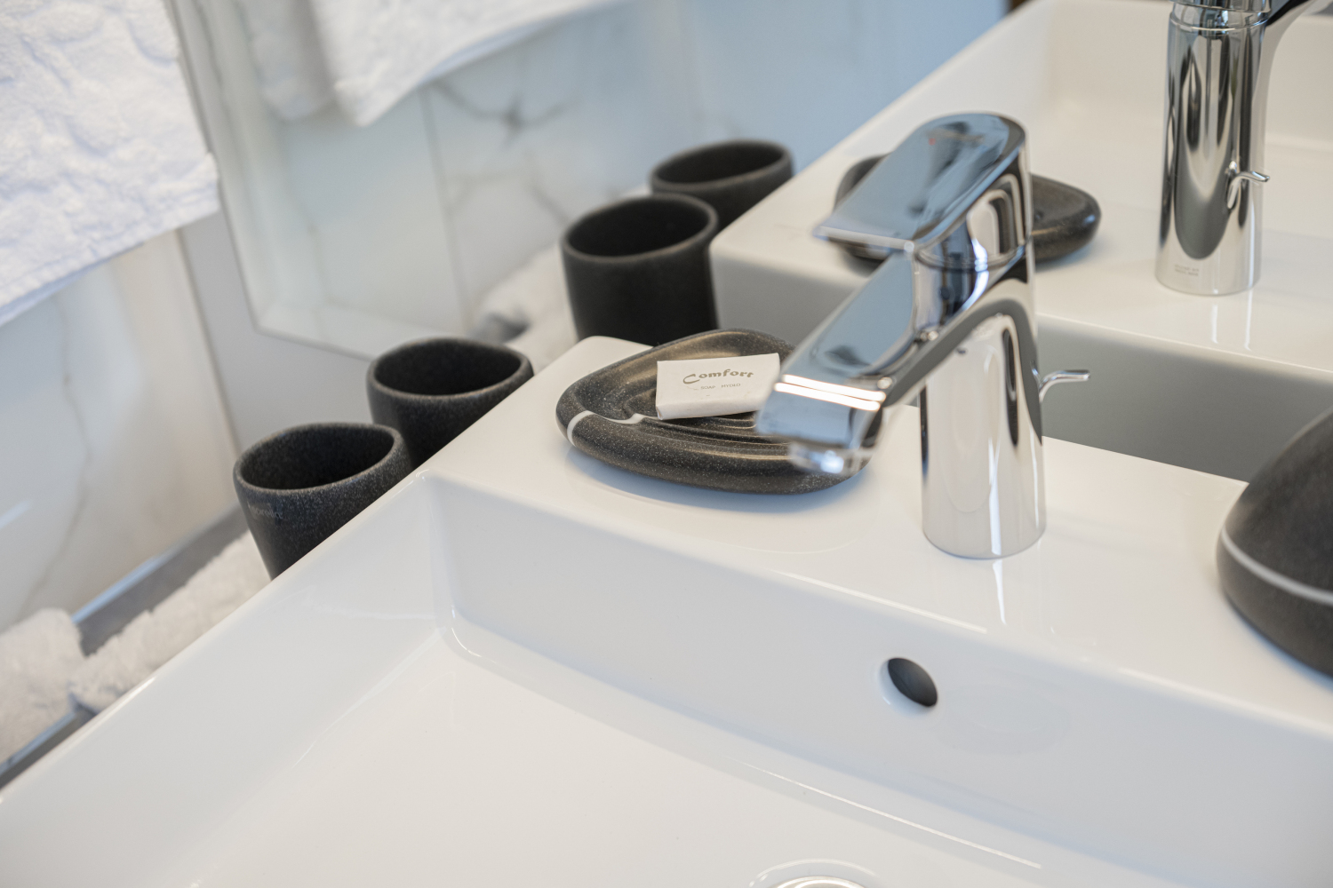 _MAX8715rote punkt auf Wasserhan.jpg