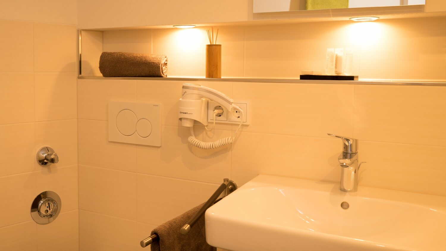 Zimmer Renate - Bad-01.jpg