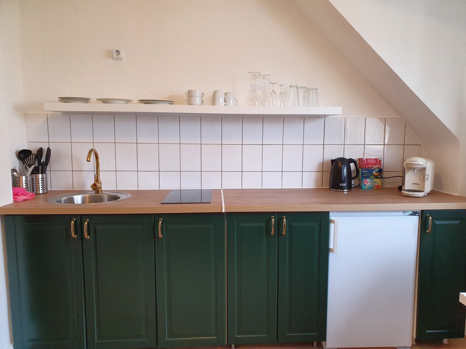 apartment mit küche.jpg