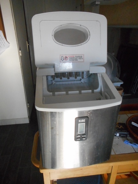 zd LUVITERE ice machine glacons.JPG
