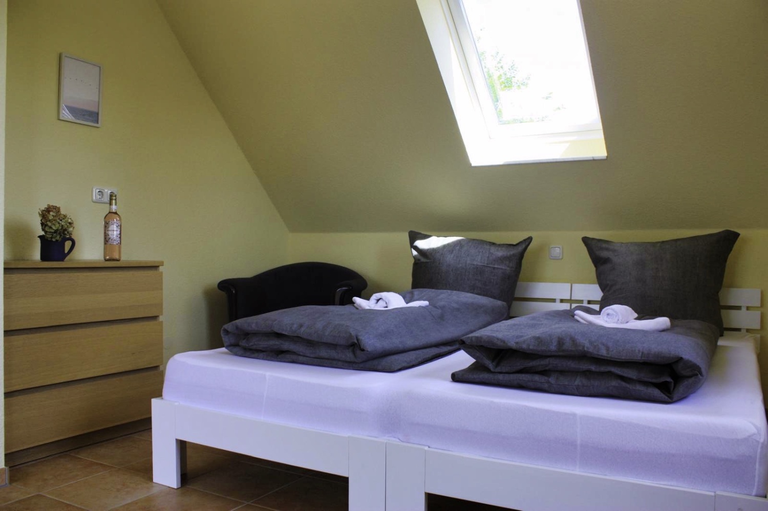 Schlafzimmer 2 2.jpeg