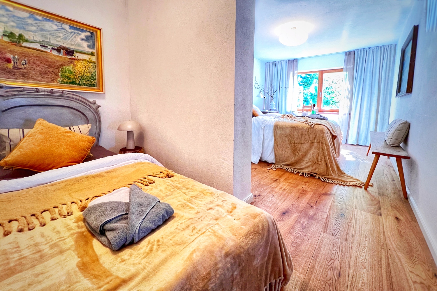 das Einzelbett im Master bedroom hat Extrlänge - Fewo Bachperle mit Terrasse im Alpenlandhaus.JPG