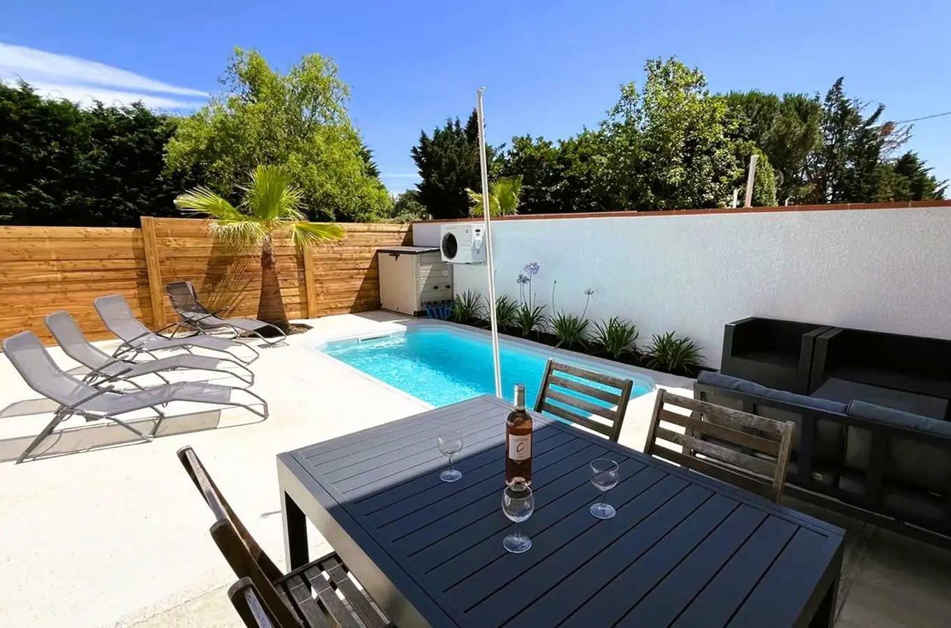 piscine-Loft-airbnb-tarn-location-vacances-Peyrole.jpg
