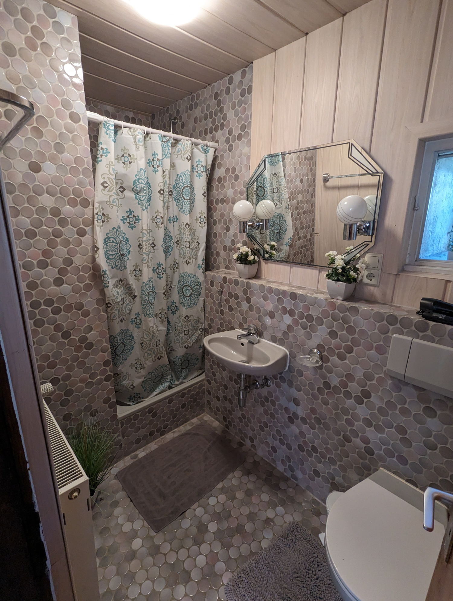 Zimmer 1 Bad neu.jpg