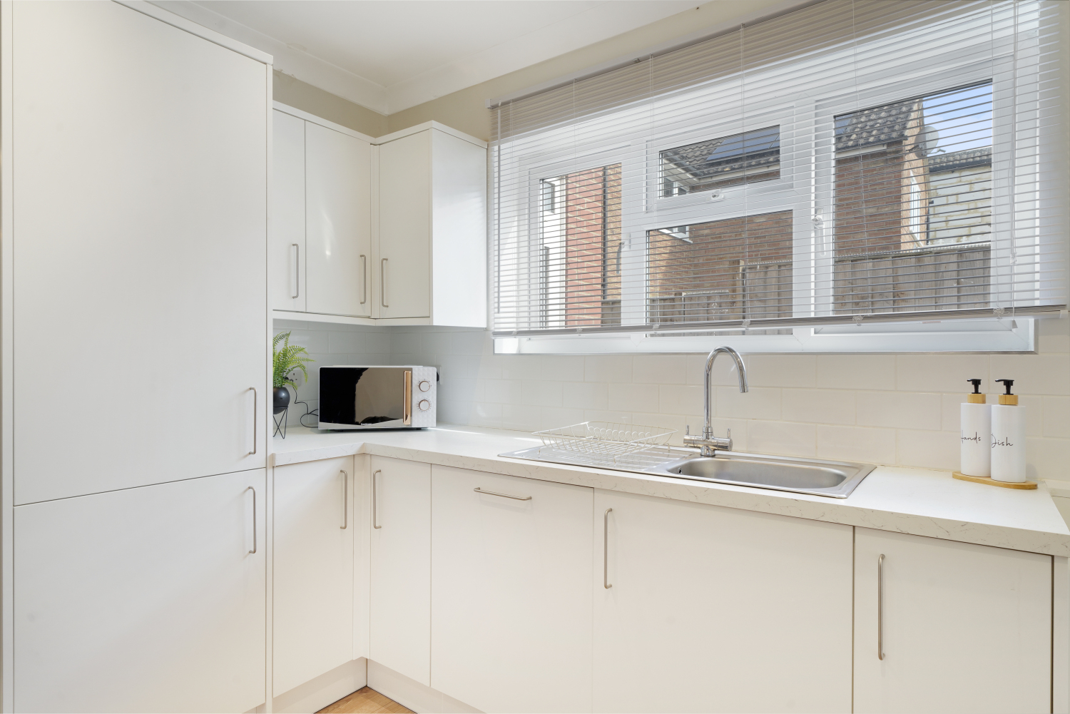 85 Harrowden Road - TwpBZa9IYLfbAc8gNjW4 - Copy.jpg