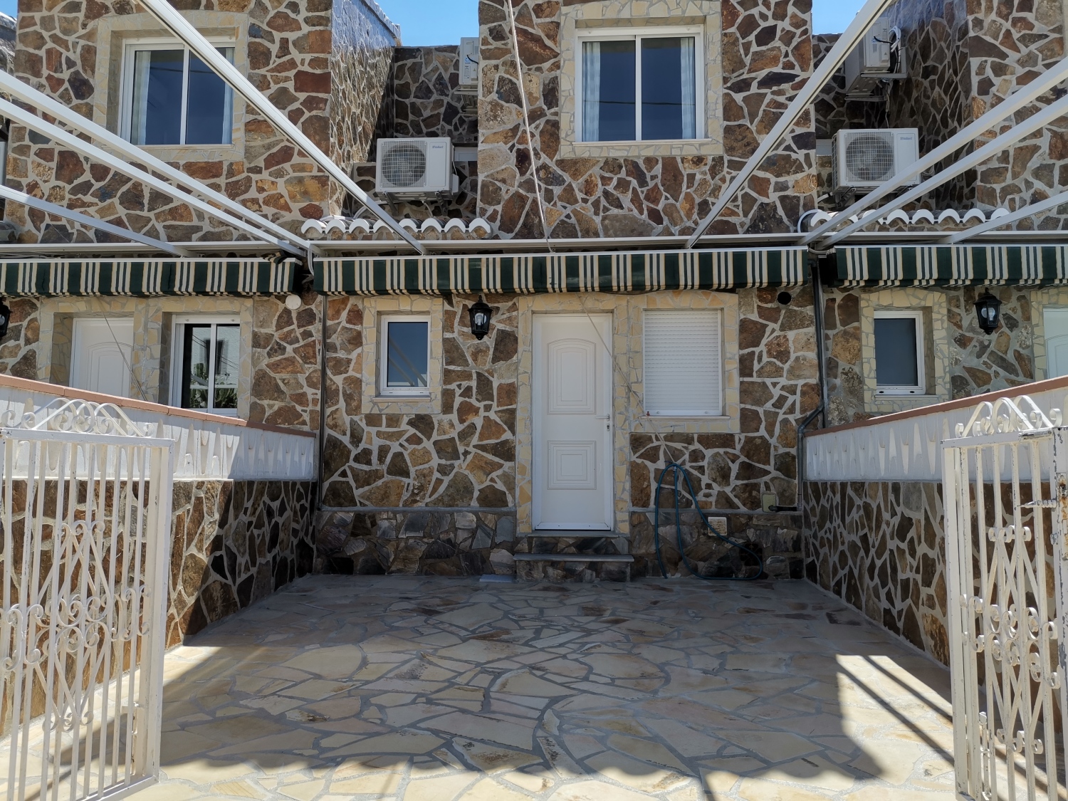 Apartment Joshua-Parkplatz-1.jpg