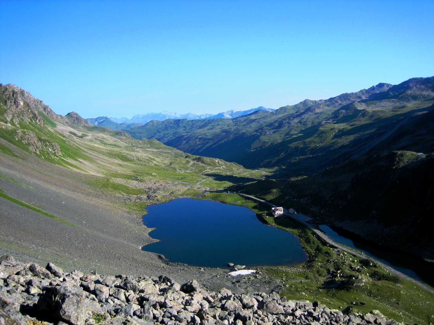 Blick auf Flüelasee vom Aufstieg Chleines Schwarzhorn IMG_0969.JPG
