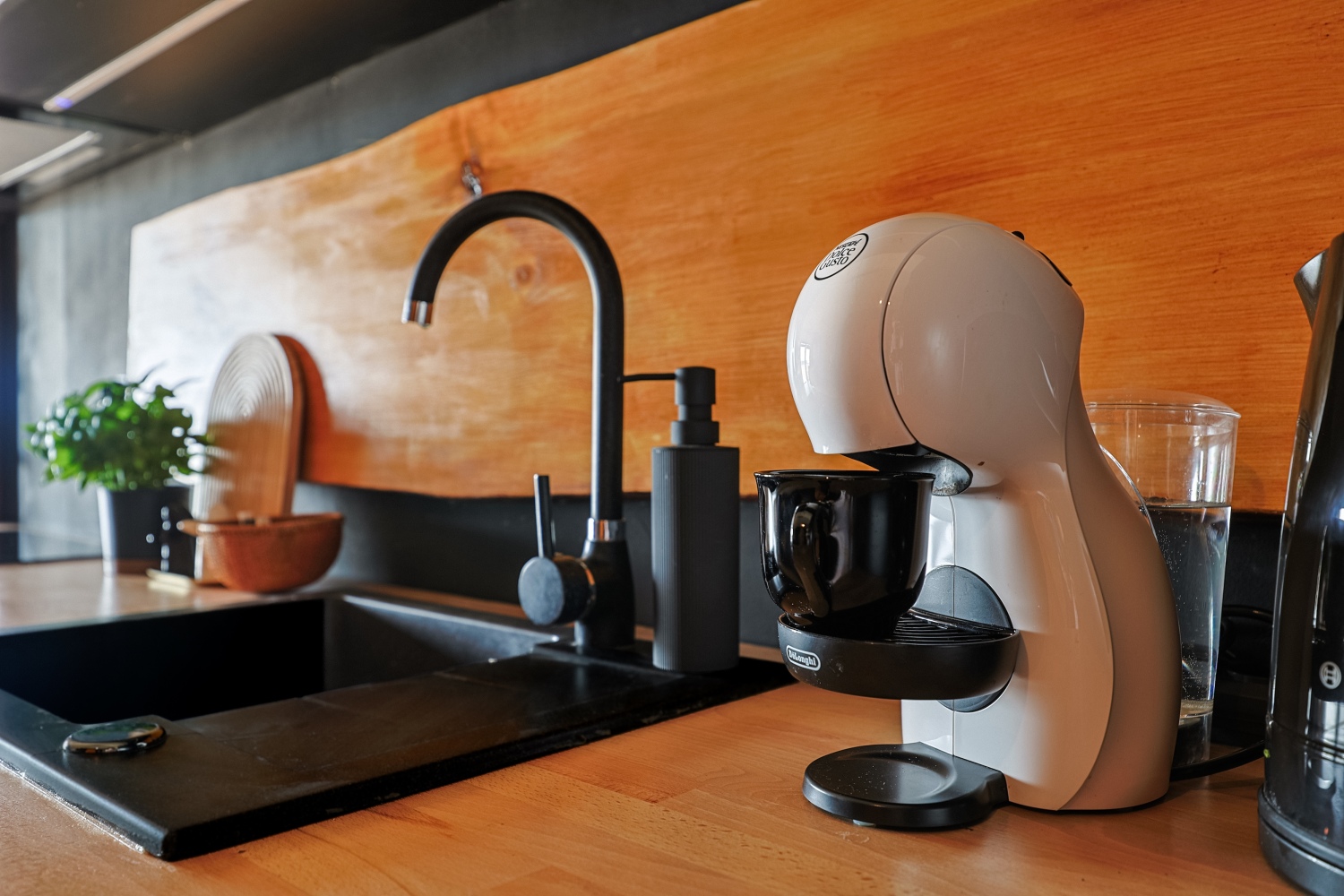 ekspres do kawy łódź booking airbnb.jpg