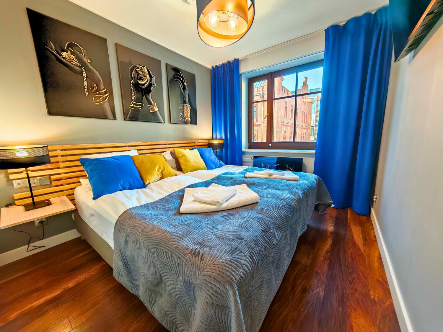 Sypialnia - widok na okno.jpg