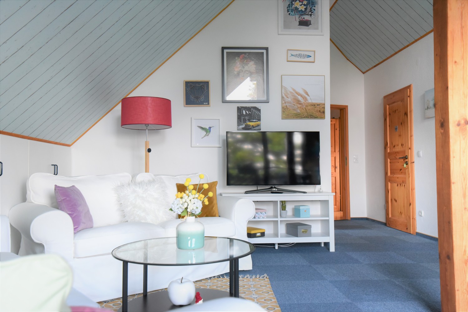 Living Room Entrance I (2).JPG