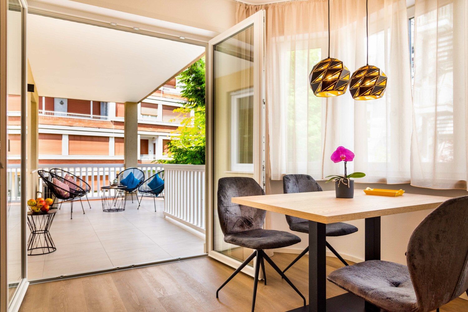 G Wohnraum Terasse.jpg