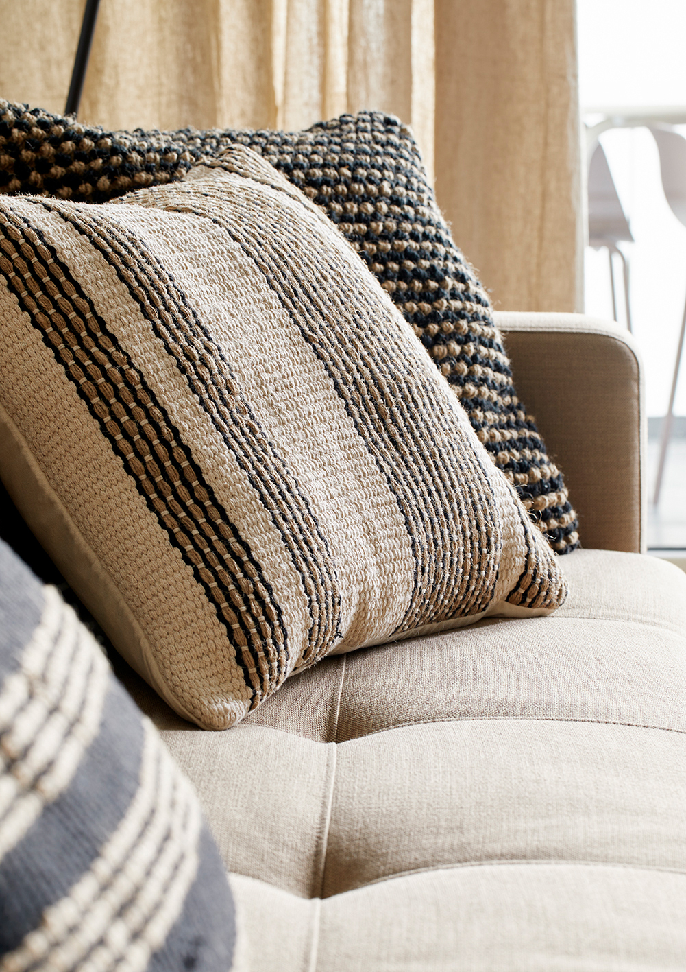 matt-apartments-offenburg-sofa-kissen-detail.jpg