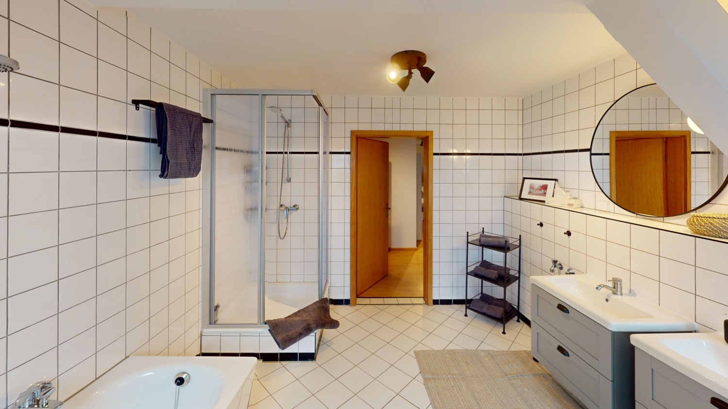 Barbarossastr. 35 Badezimmer (1).jpg